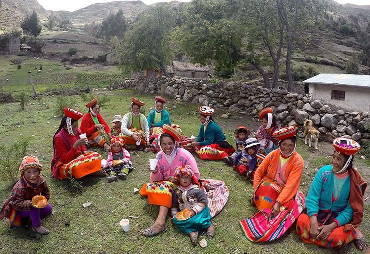 charity-event-willoc-families-christmas-gifts-cusco-peru-killa-expeditions.jpg