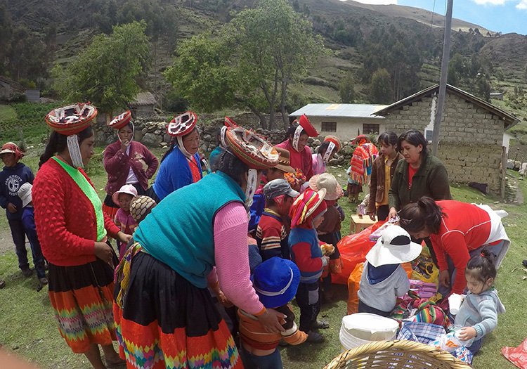 charity-event-willoc-supplies-christmas-gifts-cusco-peru-killa-expeditions.jpg